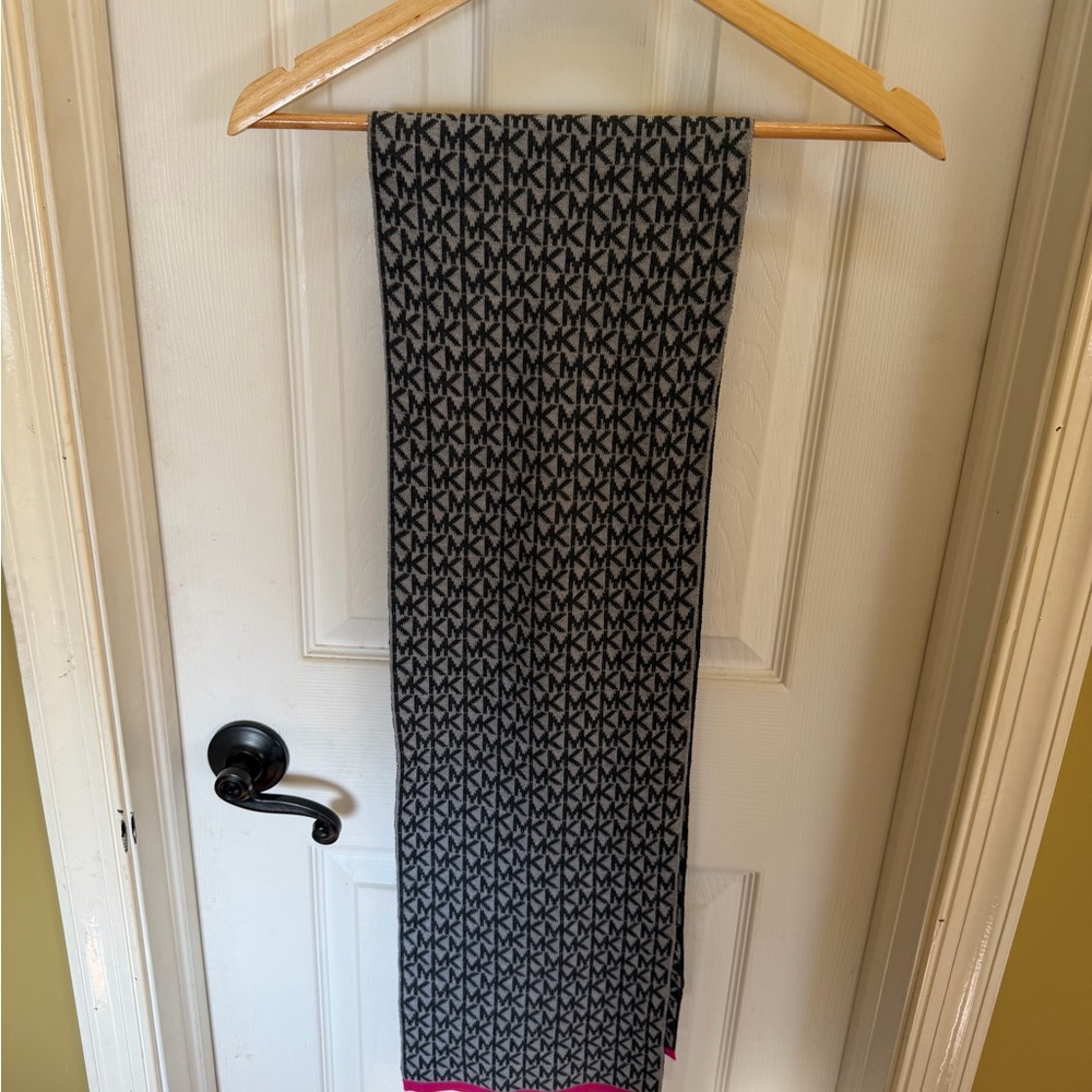 MICHAEL Michael Kors Black and Gray Patterned Scarf